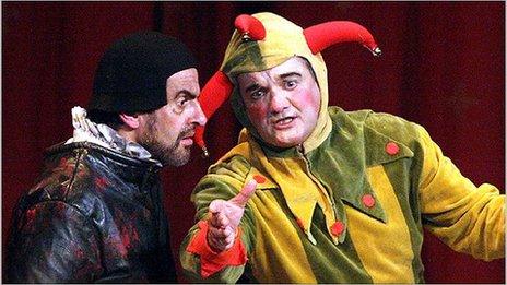 Philip Cox and Richard Gauntlett as Shadbolt and Jack Point at the Buxton festival (Gilbert & Sullivan Opera Co)