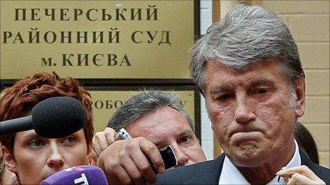 Former Ukrainian President Viktor Yushchenko speaks to reporters outside the courthouse in Kiev, 17 August