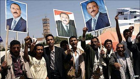 Yemeni men celebrate President Saleh's return. 23 Sept 2011