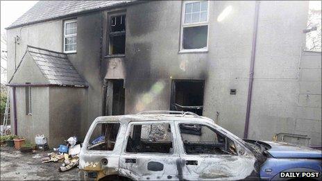 Y car a'r tŷ (Llun: Daily Post)