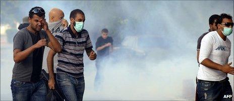 Protesters teargassed in Tunis (October 2011)