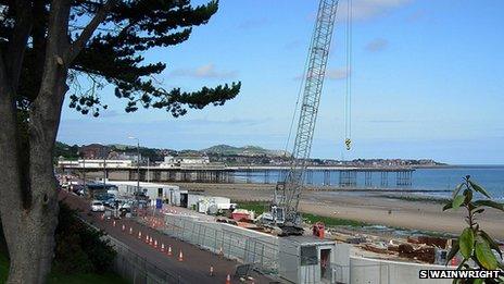 Glan môr Bae Colwyn