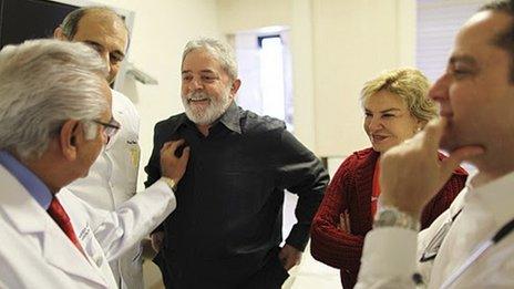 Former Brazilian President Lula and his wife Marisa Leticia talk with doctors