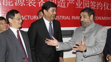 Zhang Yan (L) with India's Trade Minister Anand Sharma (R), Delhi, 4 Nov