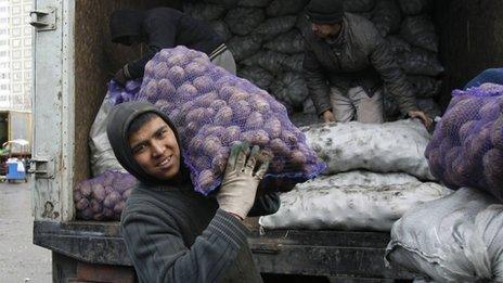 Tajik migrant workers unload a lorry in Moscow, 11 November