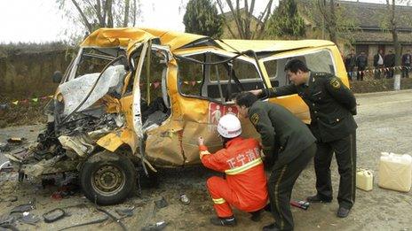 Investigators examine the bus in Zhengning county on 16 November 2011