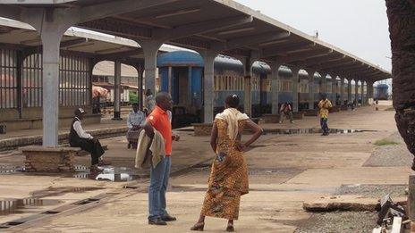 Waiting in vain for a train in DR Congo - BBC News