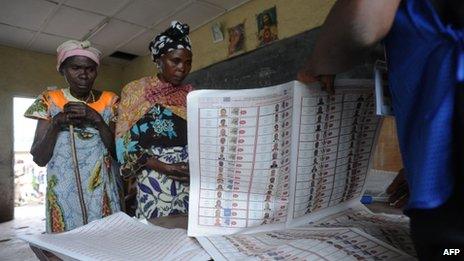 Congolese women wait to recive ballot papers at a polling station in Goma during the presidential and legislative elections November 28, 2011.