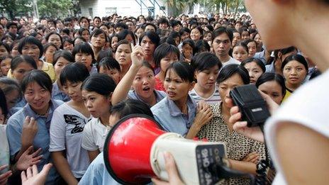 Workers protest in China in 2007