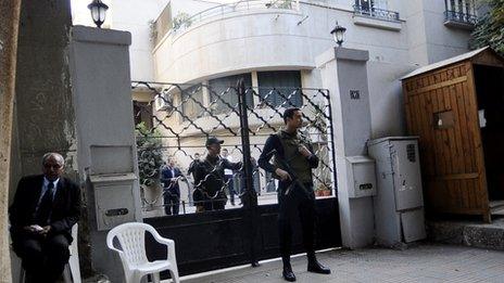 Egyptian soldiers stand guard in front of the US National Democratic Institute in Cairo on 29 Dec 2011