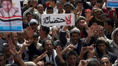Protesters in Saleh demand Ali Abdullah Saleh face prosecution for the deaths of protesters (16 January 2012)