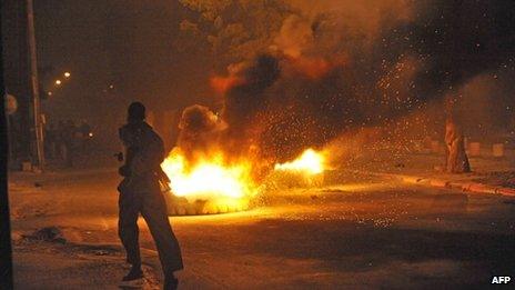Tyres burn in a Dakar street (27 January)