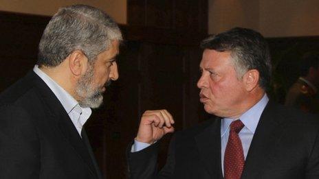 Jordan's King Abdullah (R) and Hamas chief Khaled Meshaal in Amman, Jordan (28 Jan 2012)