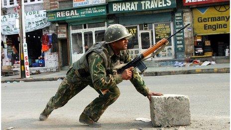 File picture of Indian soldier in Kashmir