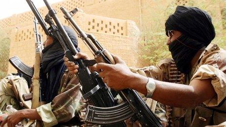 Photo taken on 23 May 2006 of Malian soldiers taking position in the northeastern Malian town of Kidal after Tuareg rebels briefly seized two Malian army bases. Archive photo