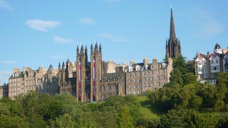 London 2012: Olympic rings approved for The Mound in Edinburgh - BBC News