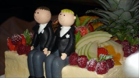 Two male figures in morning suits on a wedding cake. Copyright: Nick Lansley