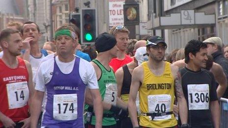 Hull Marathon runners