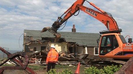 Demolition of house at Happisburgh