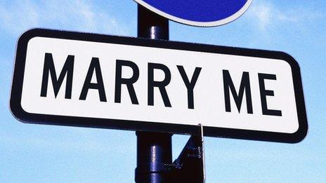 Sign bearing the words 'Marry Me'