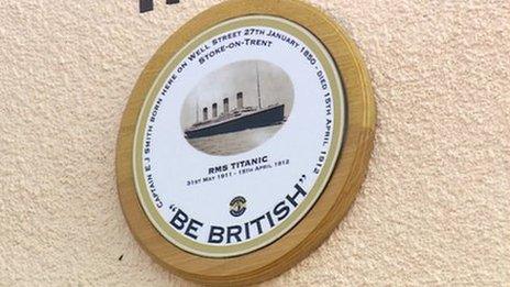 Plaque commemorating the captain of the Titanic