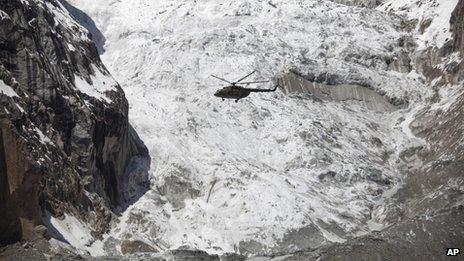 A Pakistan Army helicopter flies over the site of the avalanche (April 18, 2012)