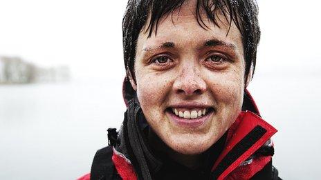 Adventurer Sarah Outen crossing Atlantic in rowing boat - BBC News