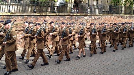 Royal Fusiliers honoured with Freedom of Warwickshire - BBC News