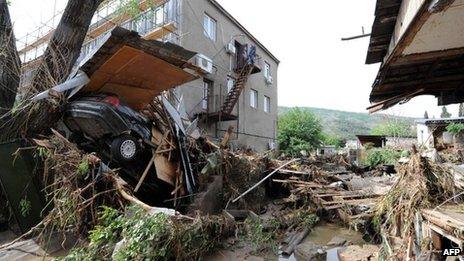 A damaged house and wrecked car in Tbilisi's Ortachala district - 13 May
