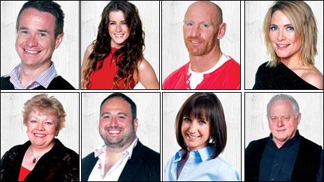 (ch-dd gyda'r cloc)Alex Winters, Lucie Jones, Gareth Thomas, Lisa Rogers, Robert Pugh, Lucy Owen, Wynne Evans a Di Botcher