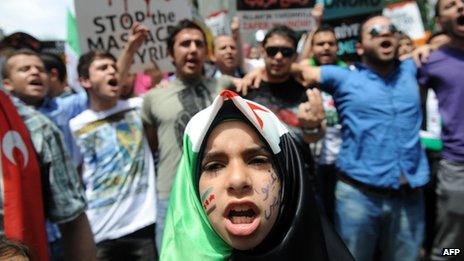 Demonstrators protest in front of the Syrian consulate in Istanbul on 27 May 2012