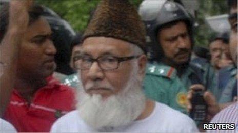 Police arrest Moulana Motiur Rahman Nizami (C), chief of Jamaat-e-Islami, in Dhaka on 29 June 2010