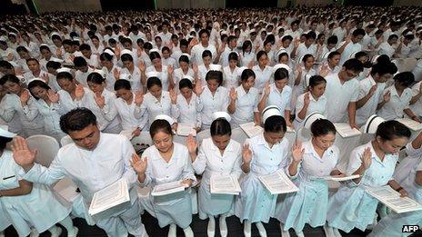 File photo: Filipino nurses taking oath