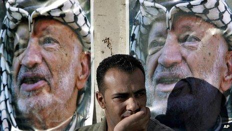 A Palestinian weeps following the death of Yasser Arafat (11 November 2004)