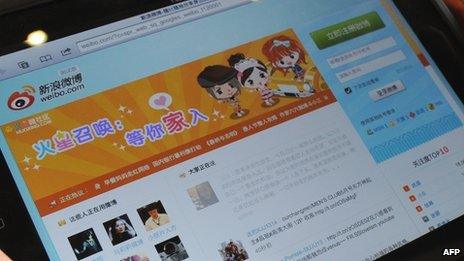 The Weibo homepage displayed on a tablet PC