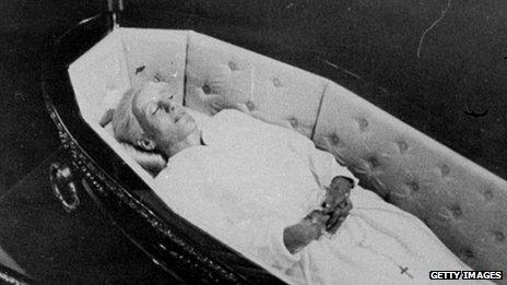 Eva Peron's body in 1974