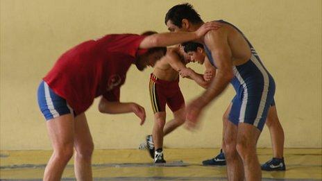 Otar Tushishvili (right) in training