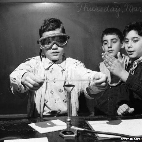 Children in a chemistry lesson in 1955