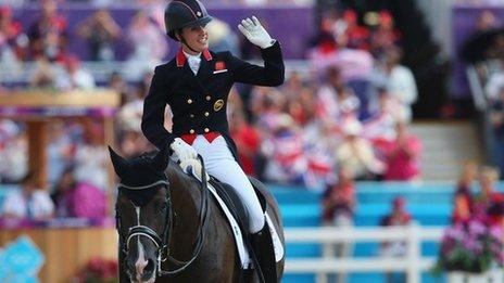 Charlotte Dujardin wins gold in equestrian at 2012