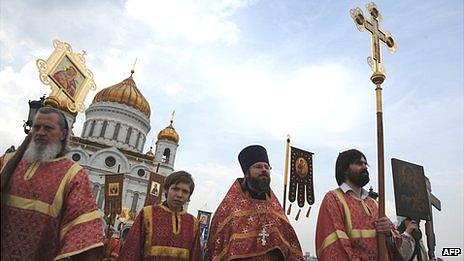 Orthodox priests conducting prayers outside Cathedral of Christ the Saviour, 22 Apr 12