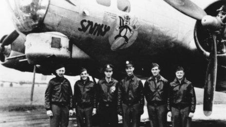 How nose art and pin-ups boosted WWII USAAF troops' morale - BBC News