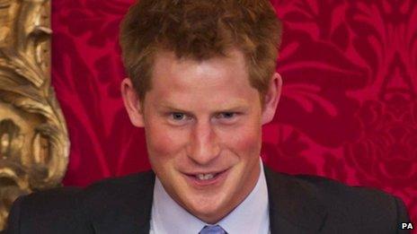 Naked pictures of Prince Harry appear on the internet - BBC News