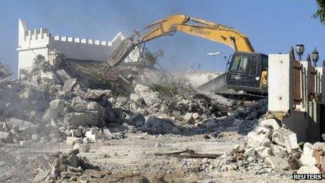 Bulldozers raze a Sufi shrine in Tripoli, 25 August