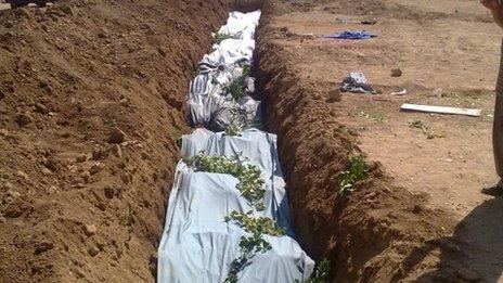 Photo reported to show a mass grave in Darayya