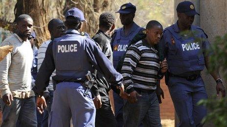 Police keep watch during the arrival of some of the mine workers, at a Garankuwa court outside Pretoria (20 August 2012)