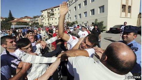 Clashes in Georgia between supporters of the government and the opposition (26/9/12)