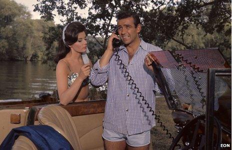 James Bond: How Dr No's Eunice Gayson made film history - BBC News