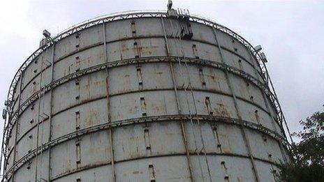 Gas holder in Oxted