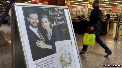 Sign about the royal wedding in a Luxembourg supermarket (12 Oct 2012)