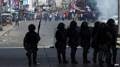 Panamanian Special Forces in the streets of Panama City during a protest against a new law authorizing the government to sell land in Colon Free Zone, 26 October